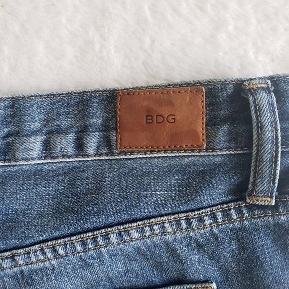 BDG Mid Rise Breezy Button Fly Frayed Sie Slit Denim Shorts SZ 29 - Picture 10 of 14